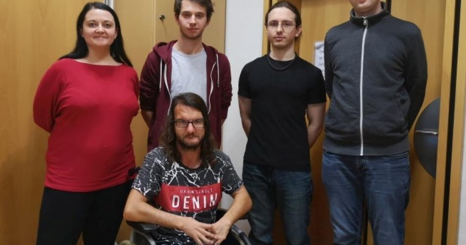 stehend v.l.n.r. Nadine Treichl, Boban Pantic, Muharem Aljic, Philipp Agreiter; sitzend Bernhard Paregger